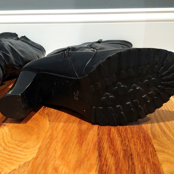 Women's size 7 Heeled Boot - Picture 2 of 6